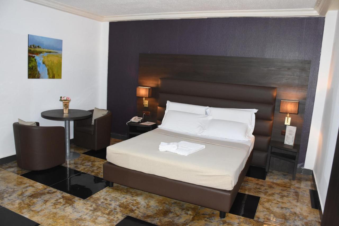 New Heaven Hotel Яунде Екстер'єр фото