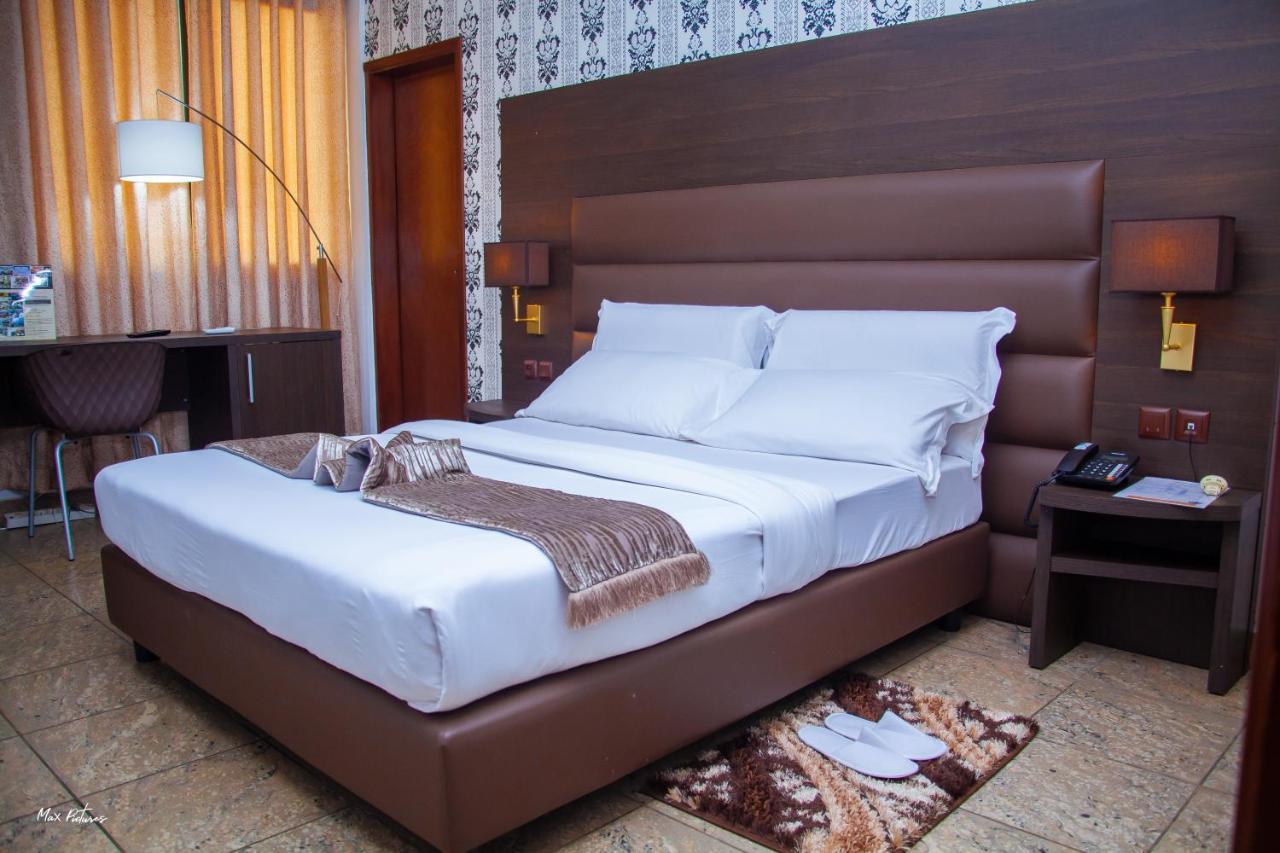 New Heaven Hotel Яунде Екстер'єр фото